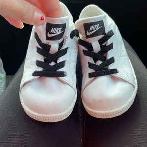 White kid nike shoes 6c